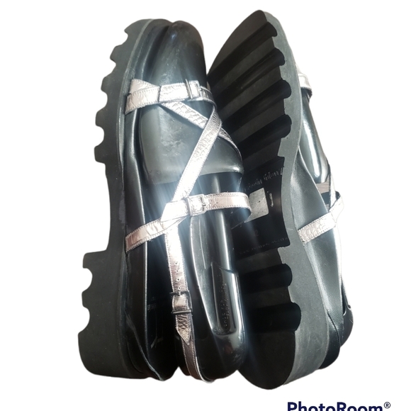 THIERRY Rabotin Wave Sandals - Picture 5 of 14